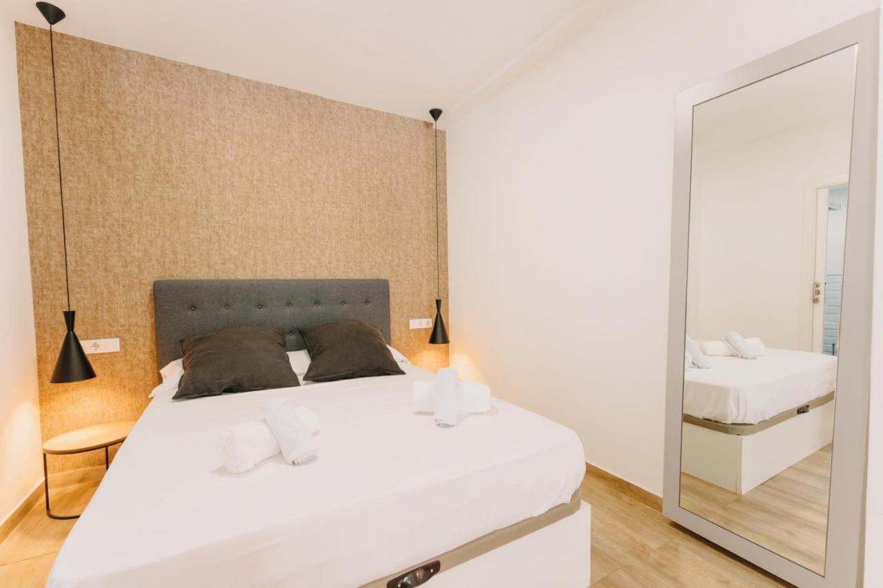 Coverlin Apartamentos San Francisco Malaga Phòng bức ảnh